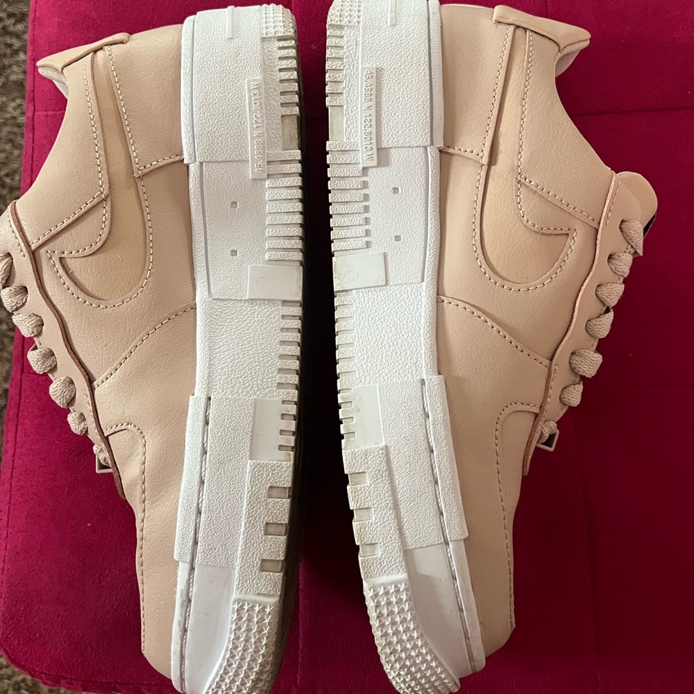 WOMEN'S NIKE AIR FORCE 1 PIXEL CASUAL SHOES / size 6